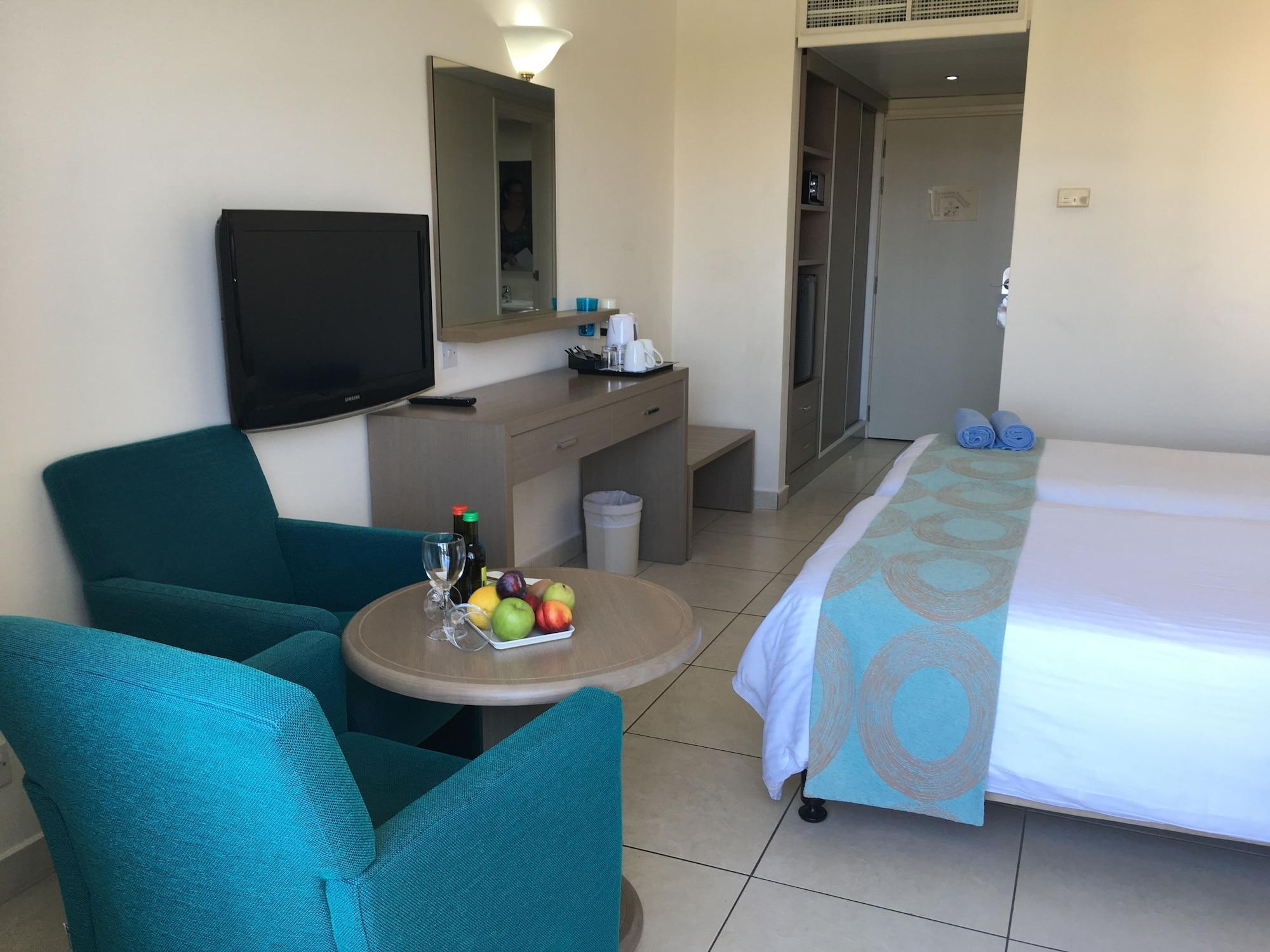 Avanti Hotel Paphos Esterno foto
