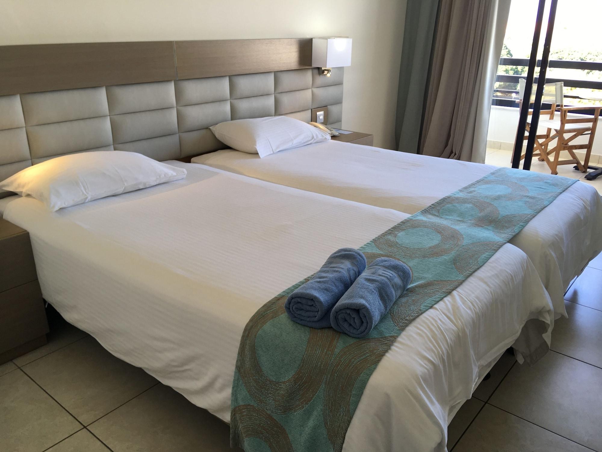 Avanti Hotel Paphos Esterno foto