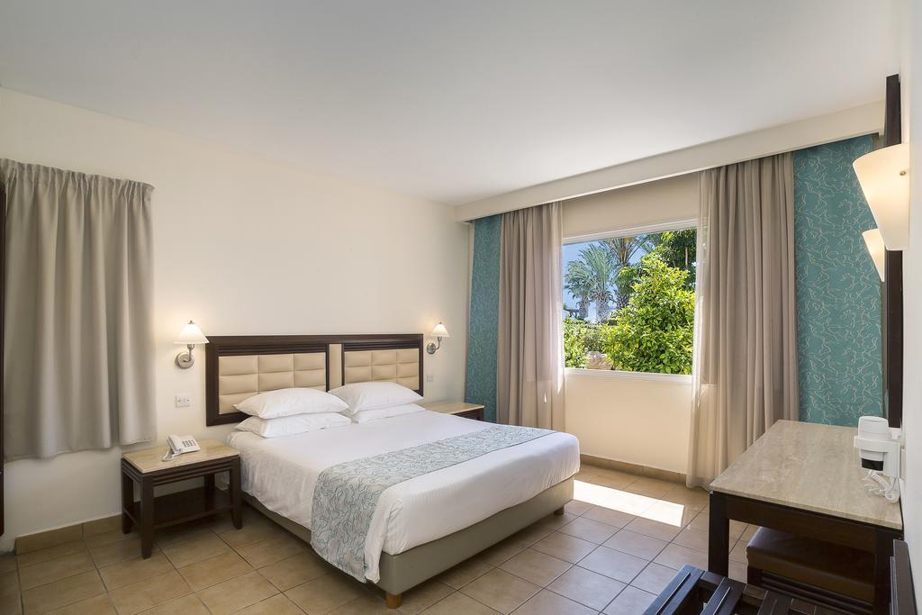 Avanti Hotel Paphos Esterno foto
