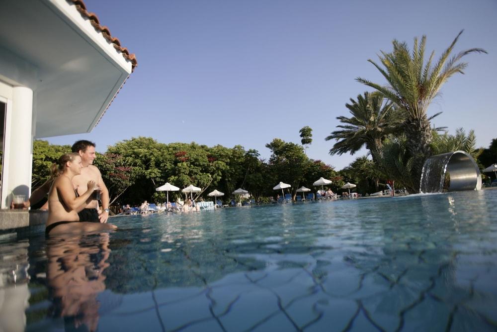 Avanti Hotel Paphos Esterno foto