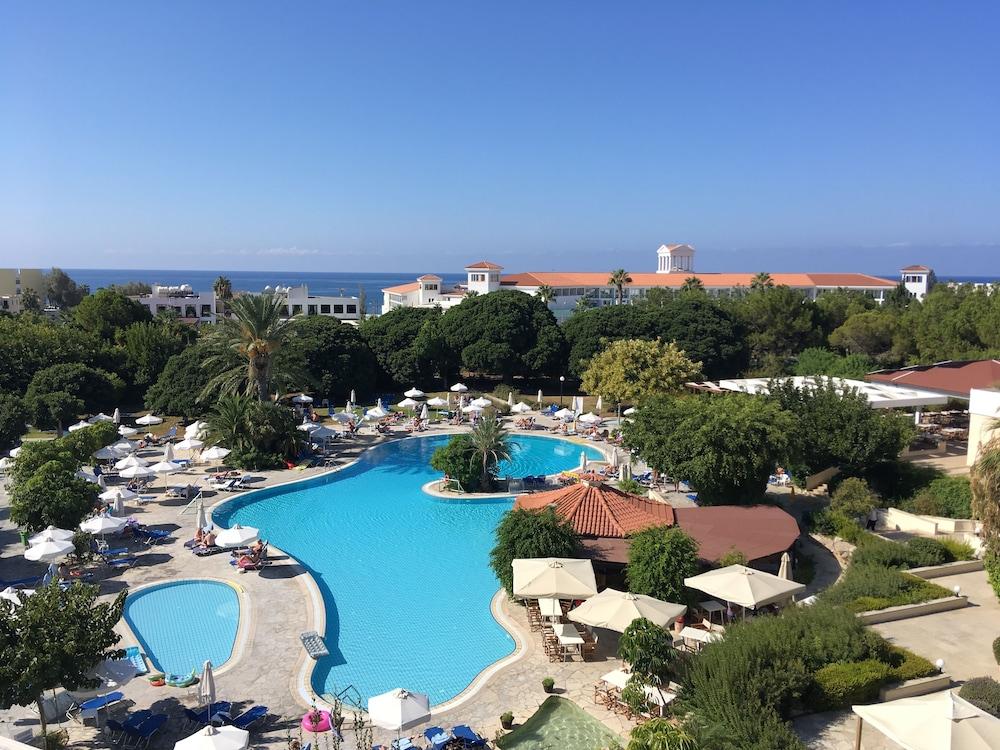 Avanti Hotel Paphos Esterno foto