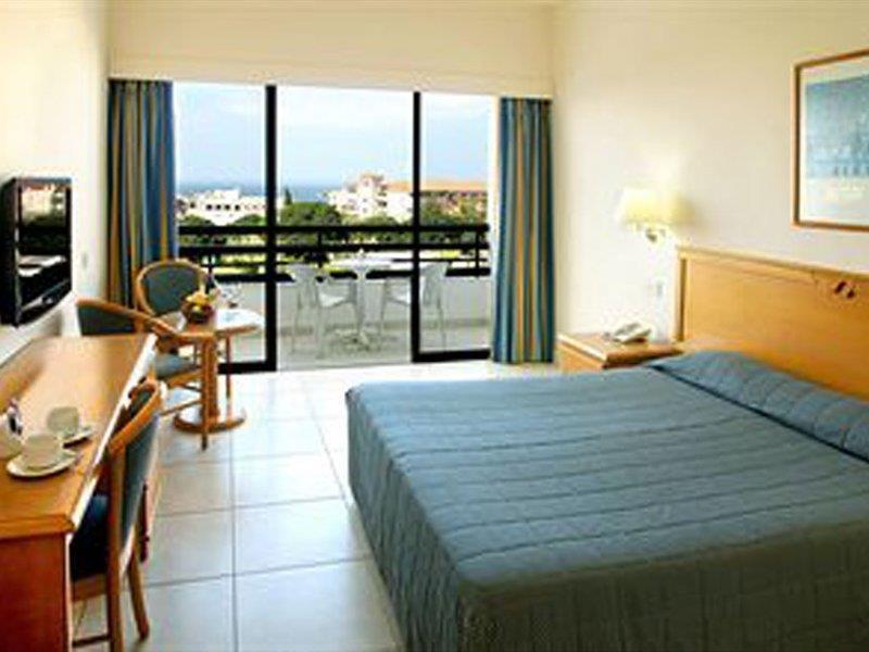 Avanti Hotel Paphos Esterno foto