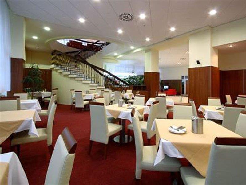 Avanti Hotel Paphos Esterno foto